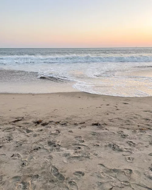 Nice night to watch the sunset and eat poke with my sister.