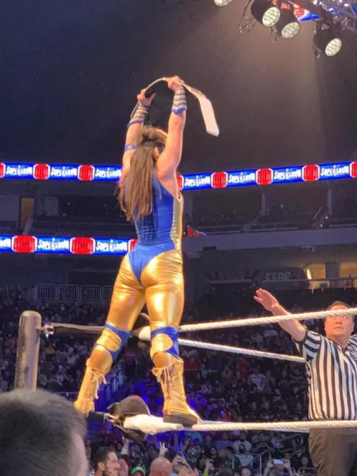 Nikki ASH’s thicc ass