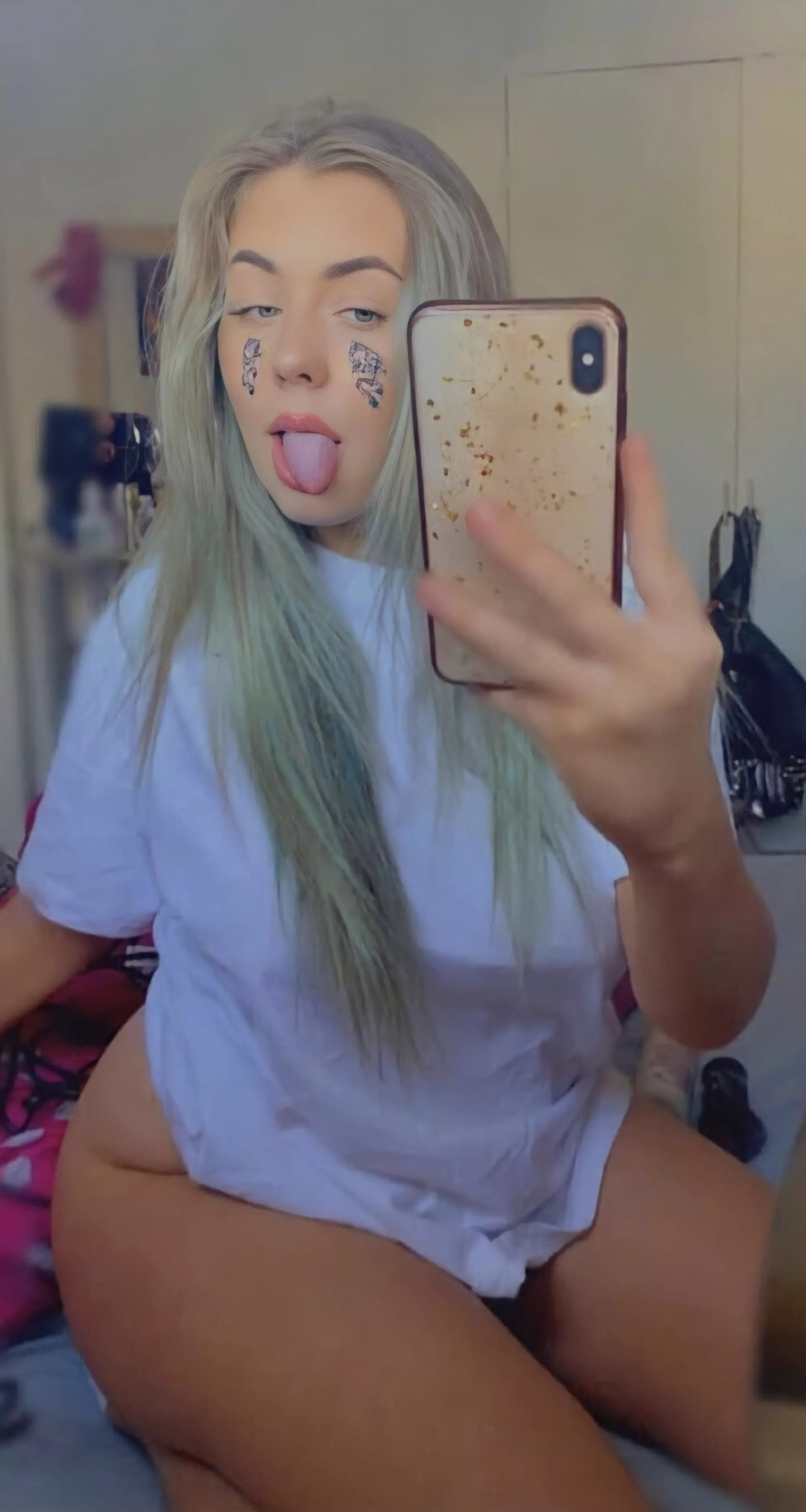 No panties 😝