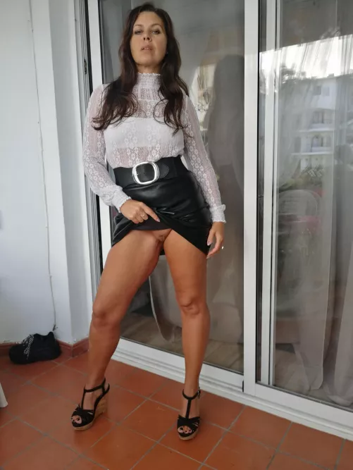 no panties today😘