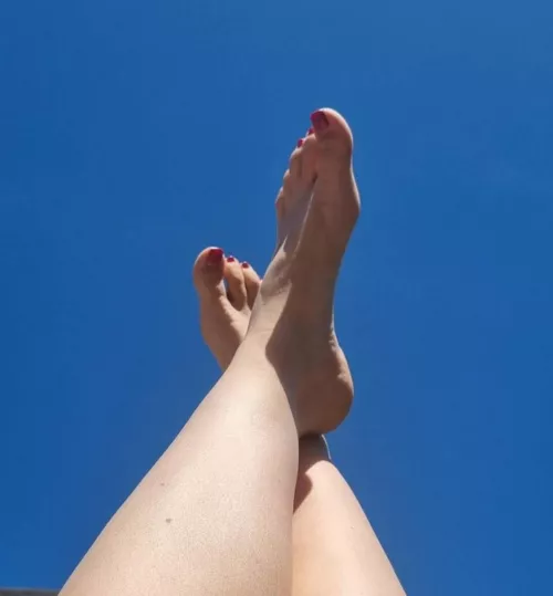 Not a cloud to be seen. Come join me in the sun