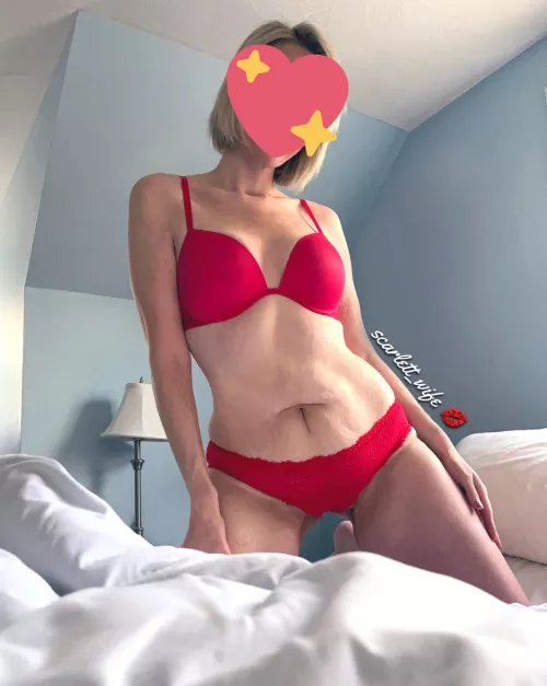 Not bad for 40, right? You can call me Mommy as long as I can suck your cock. Deal?💋 [image]