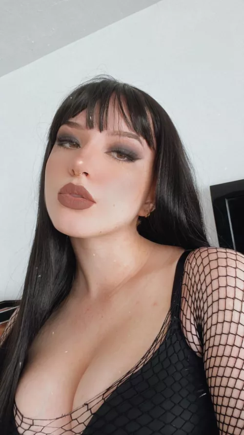 Not enough goth girls on this thread!