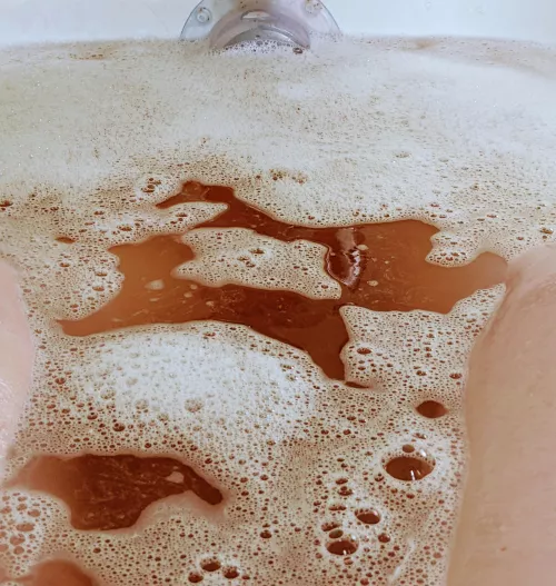 nothing between my legs with the bubbles (unfortunately) 👀🫧