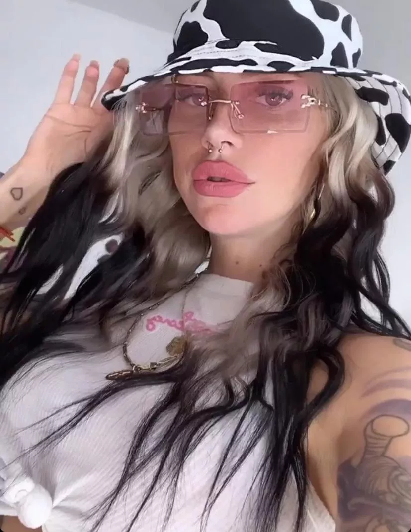 Nude mkup goddess