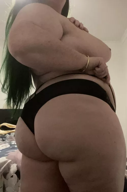 Obligatory hump day post 🖤