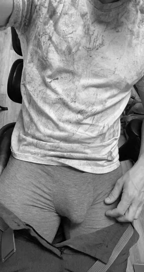 [OC] A little distracted in the office this morning. 😏 [M42]