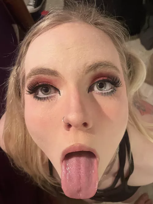 On my knees and ready to please 👅