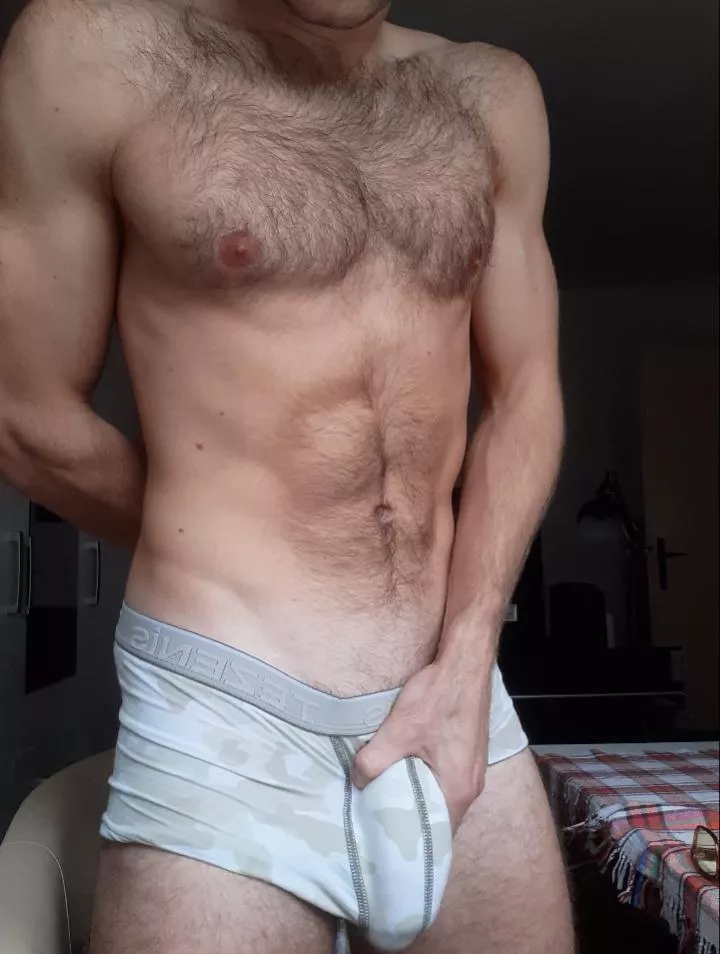 only ⬆️ if you'd touch my bulge every day 🥵