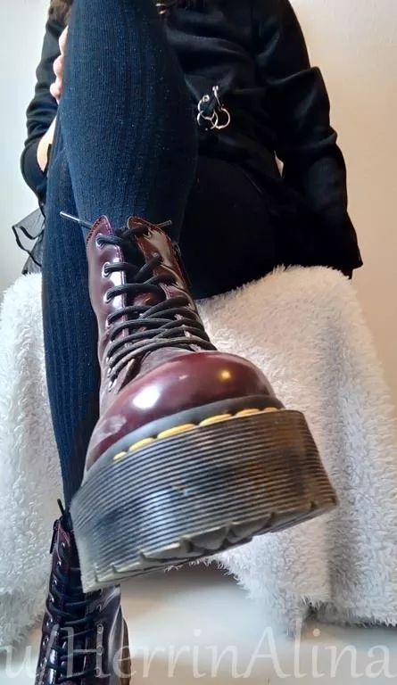 open your mouth bitchboy, your meal is ready. [domme]