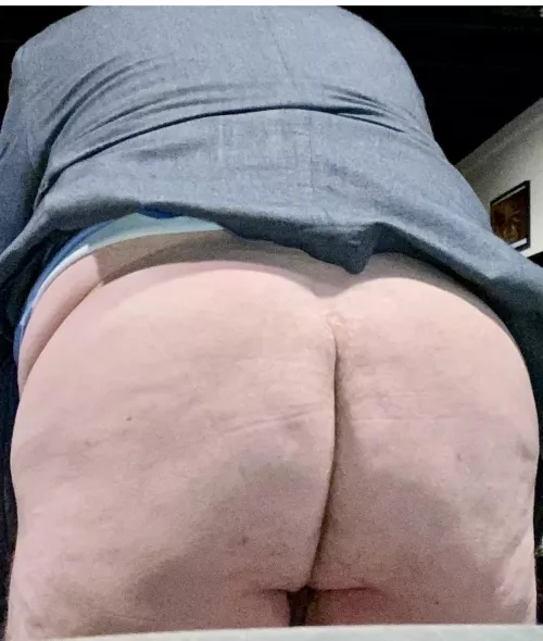 Out of the suit and tie…at least from the bottom. Ready for 👅🍆