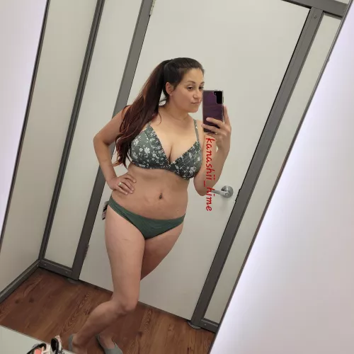 Out shopping and I happen to find a dressing room 😉 This bikini is super cute!