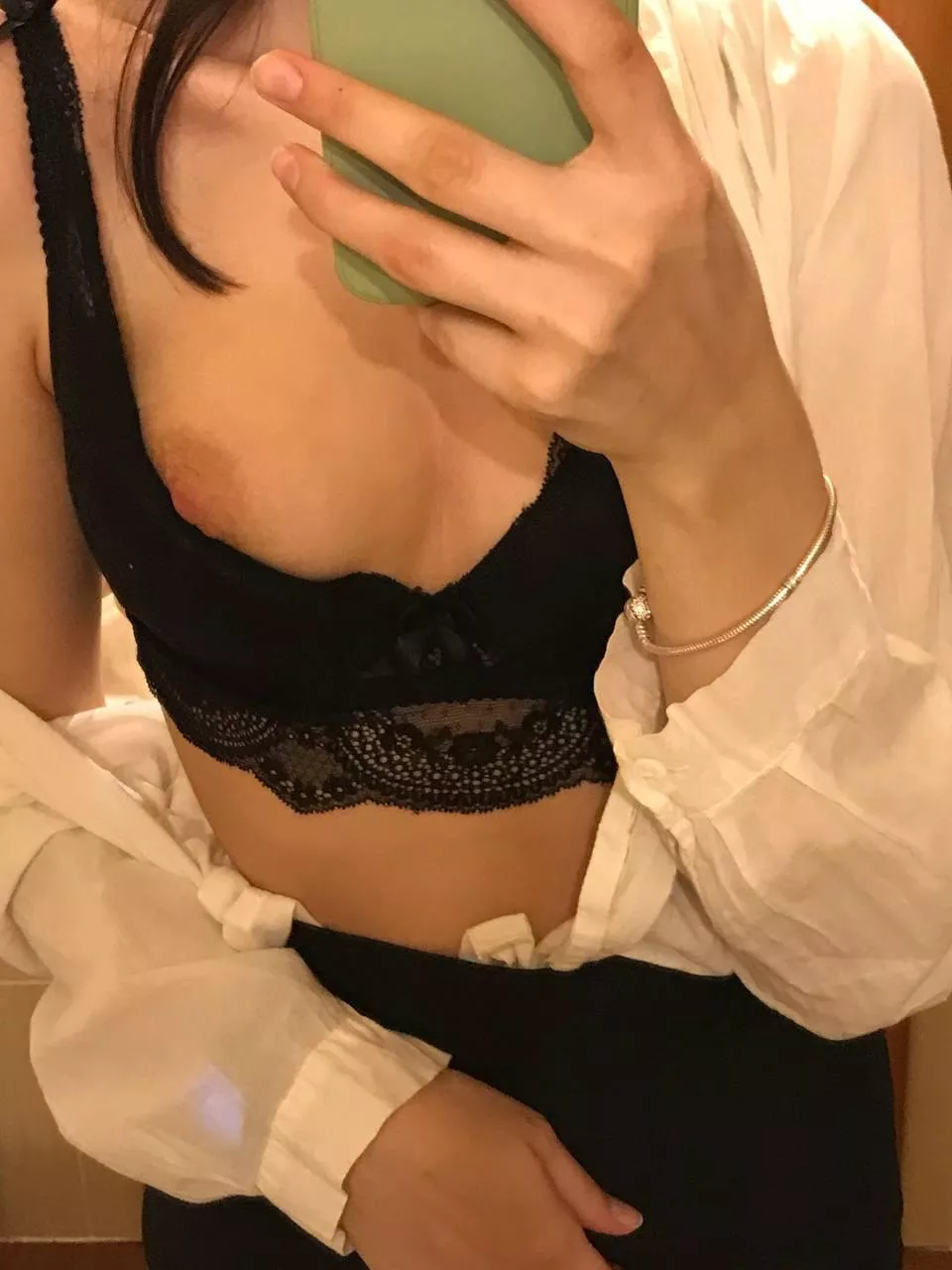 Peak a boob🙈