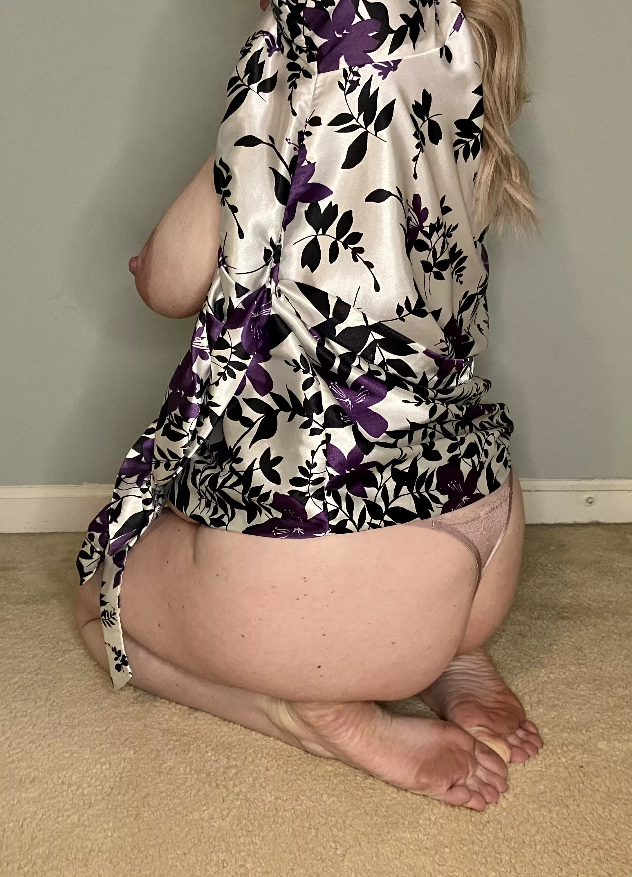 peek a boob