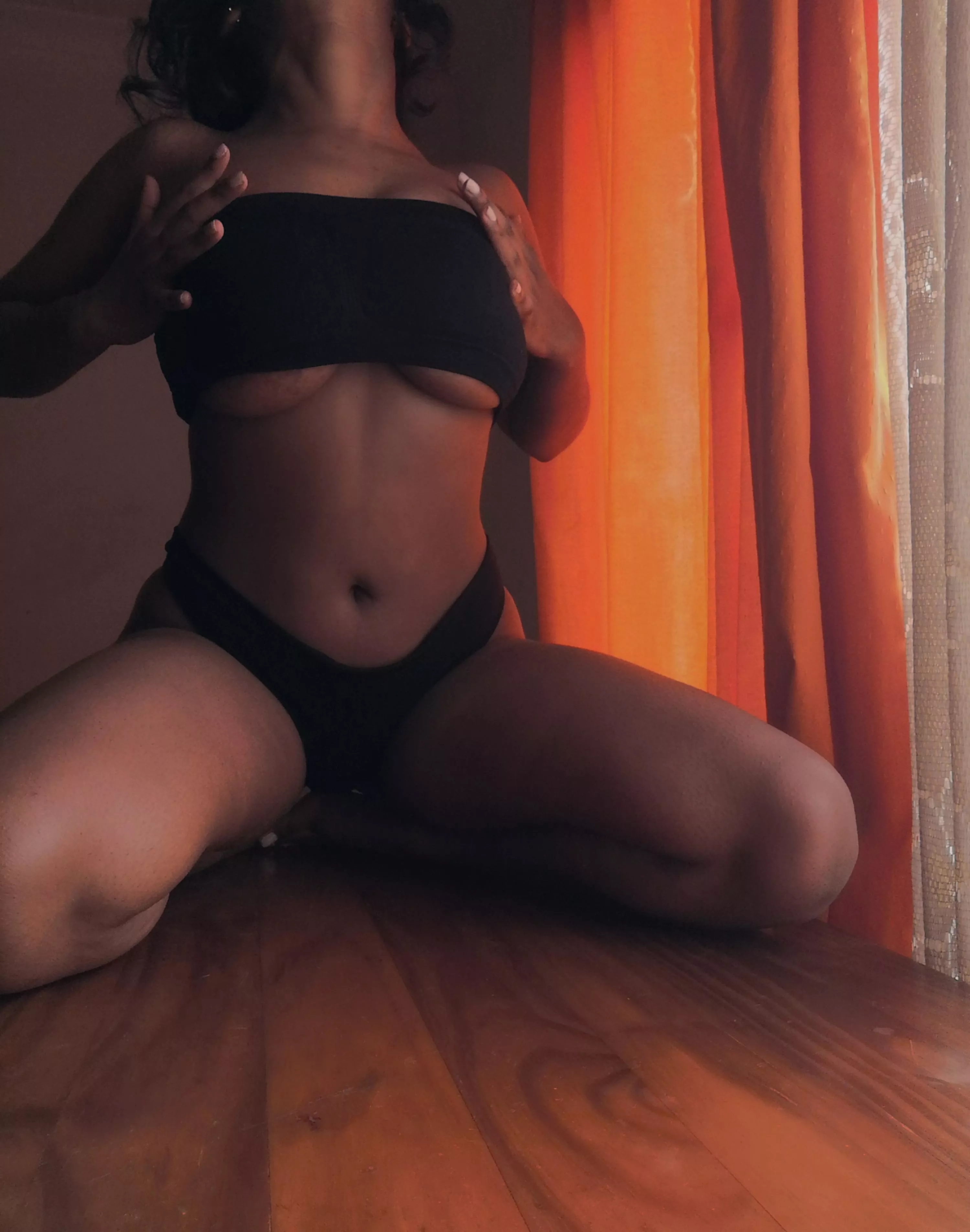 peek a boob 🙈