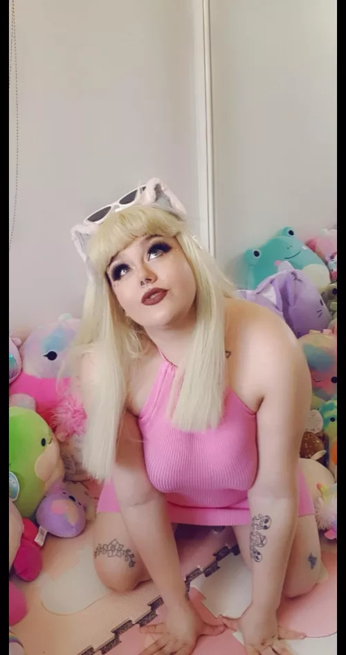 Pink Bimbo Kitten ready to be smothered with affection 🥰💋