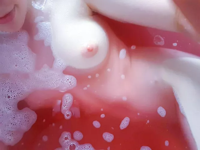 pink bubblebaths are peak aesthetic