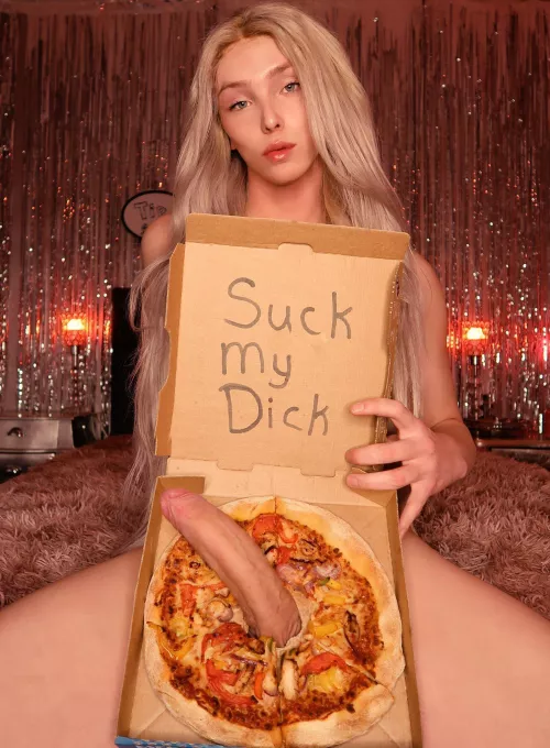 Pizza with extra meat. I want to get stuffed like a stuff crust pizza with her creamy with sauce