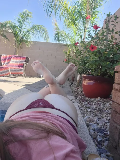 pleaseeeeee come suck my toes 🥵