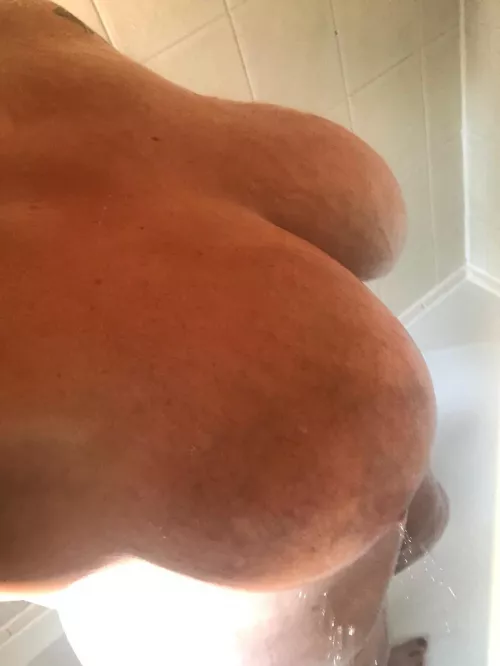 Plump and perky 🔥