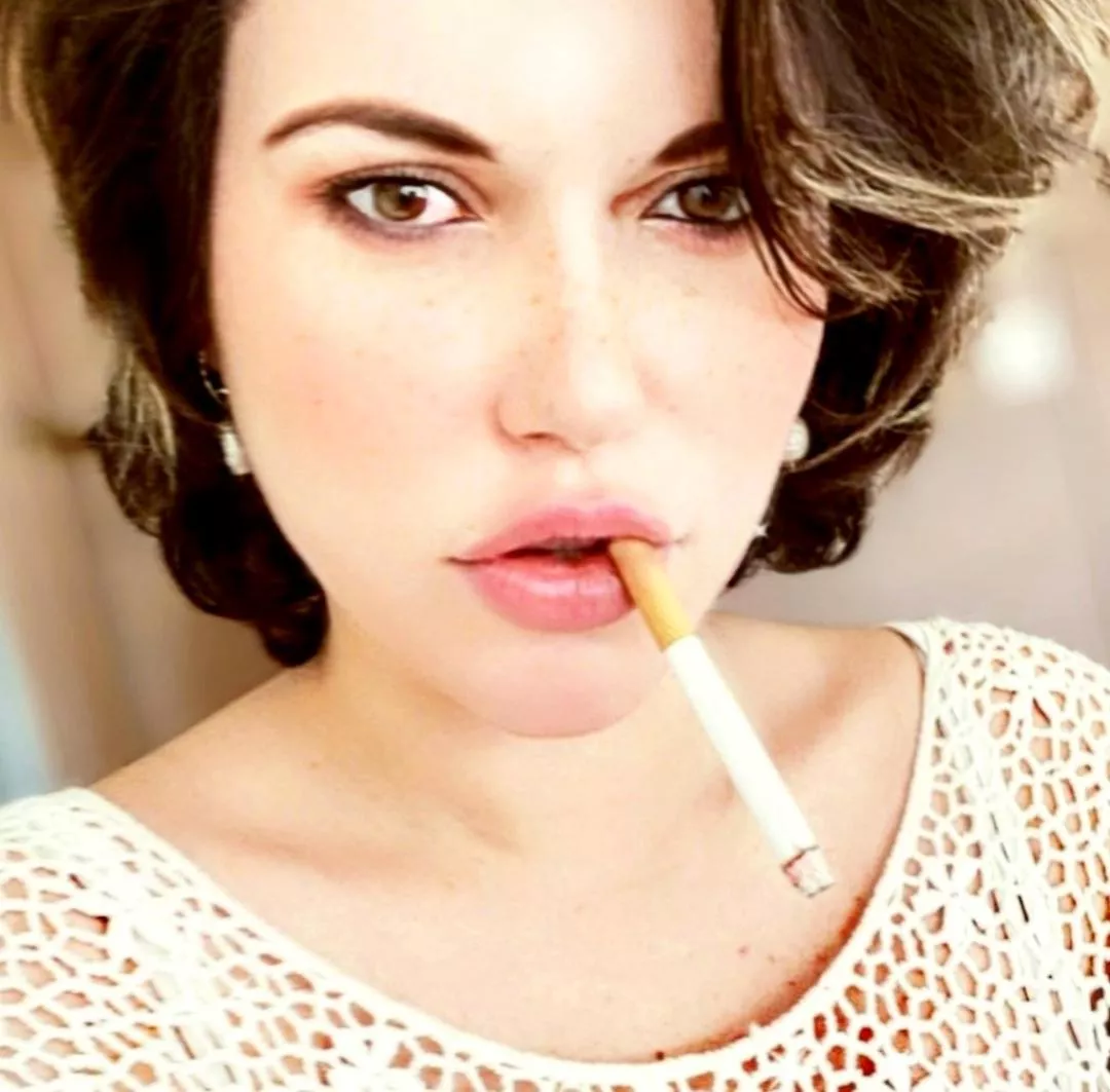 pretty smoker