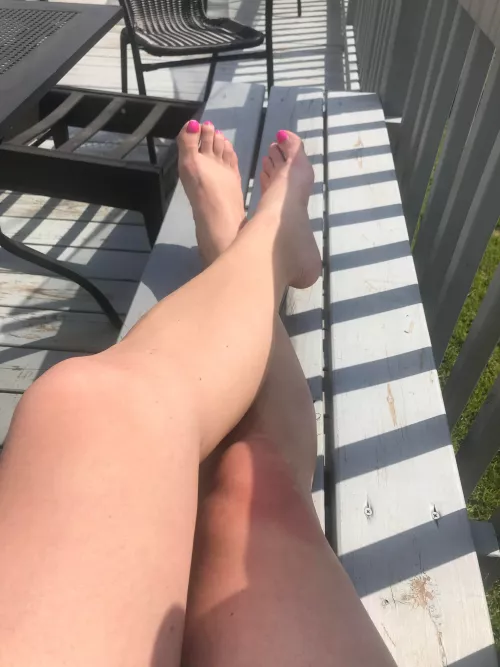 Pretty toes in the sun