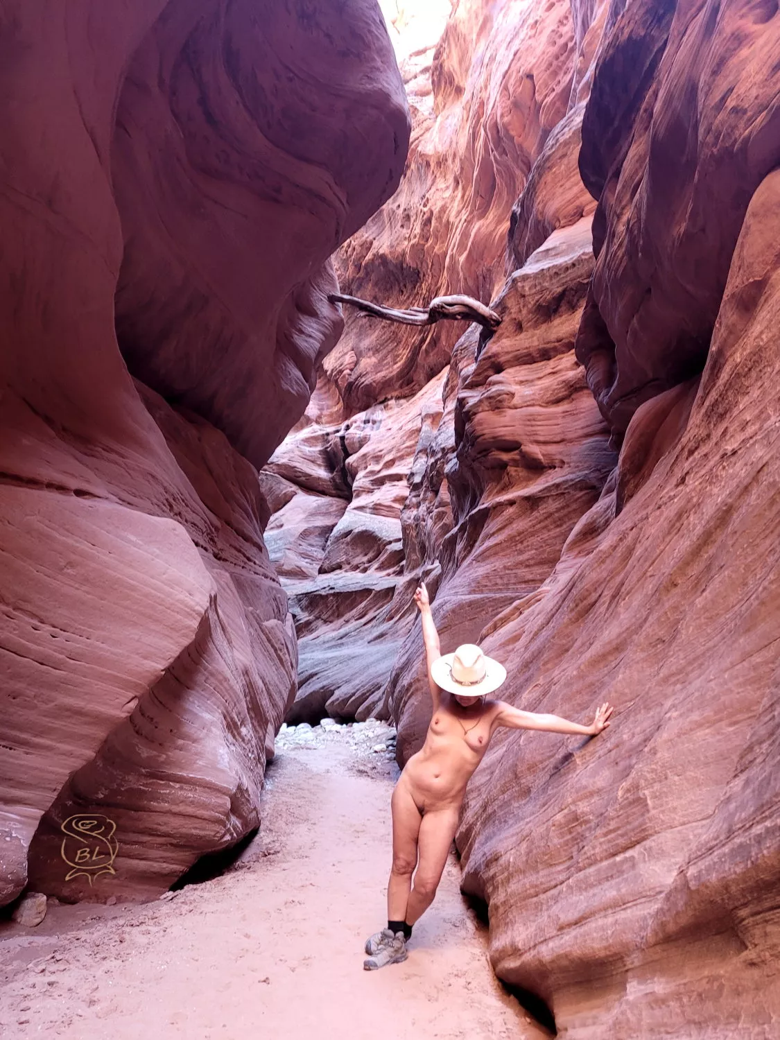 PSA - Slot Canyons pose serious danger for flash flooding. Stuck limbs and other debris reveal how high the water can get ☝🏼😬 PSA - Slot Canyons pose serious danger for flash flooding. Stuck limbs and other debris reveal how high the water can get ☝🏼😬