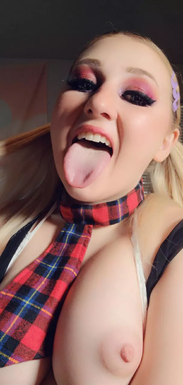 Pull my pigtails as I deep throat you🤤