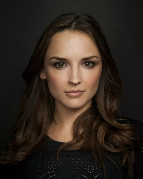 Rachael Leigh Cook.