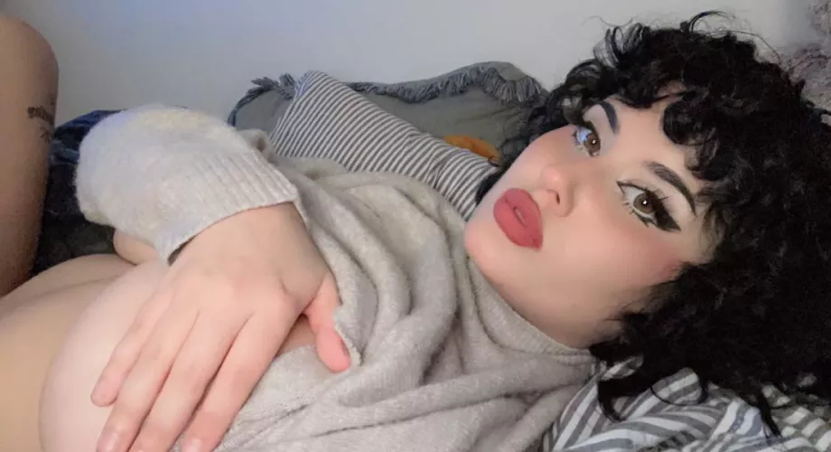 Rainy sweater weather is my favorite 🌧