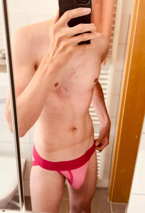 Really love jockstraps. Though I’m note quite sure it actually suits me. What do you think? ☀️