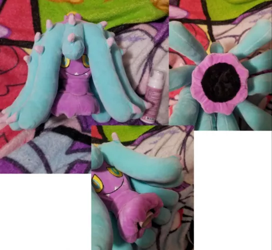 Recently commissioned NSFW fuckable Pokemon female Mareanie with one SPH [F]