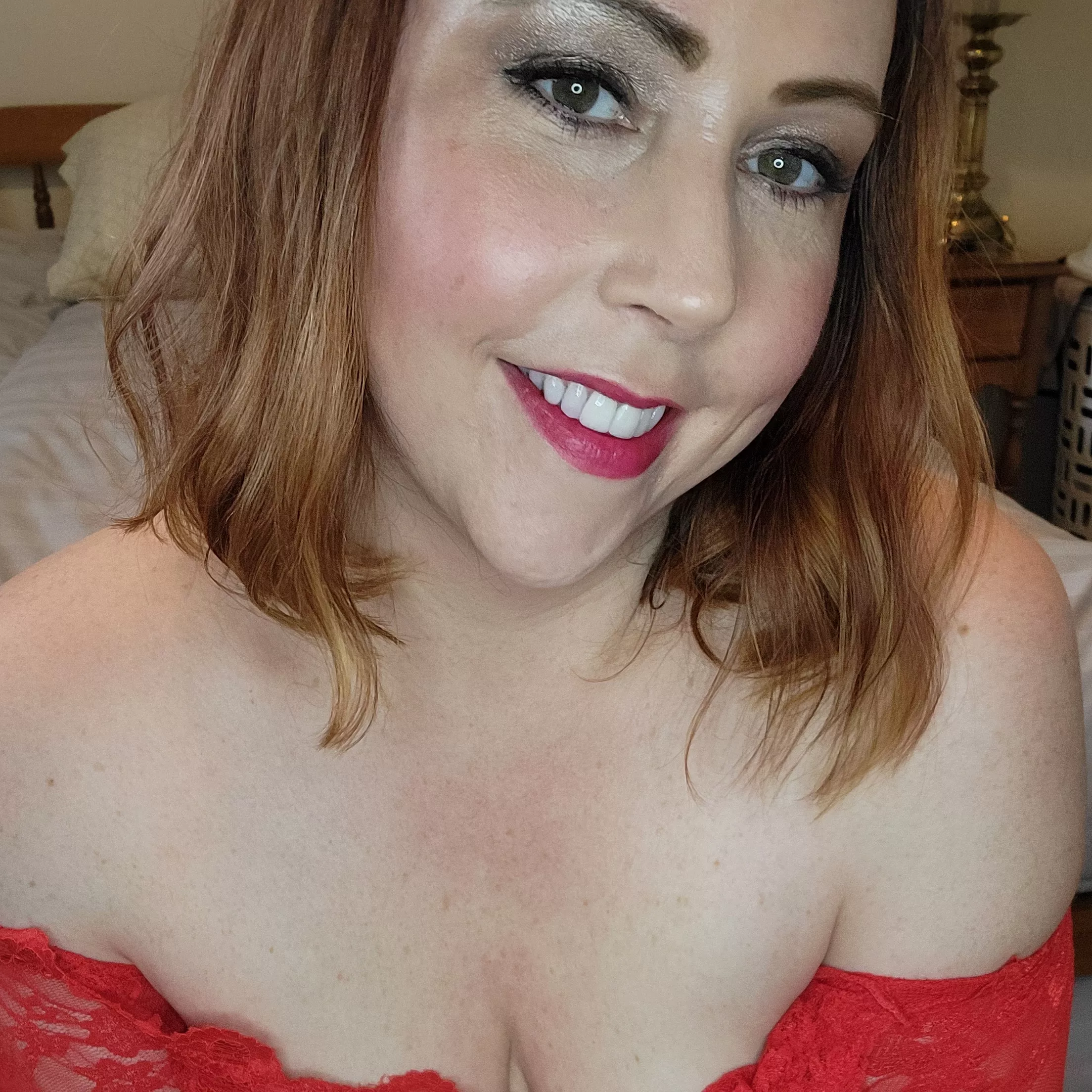 redhead in red [f]