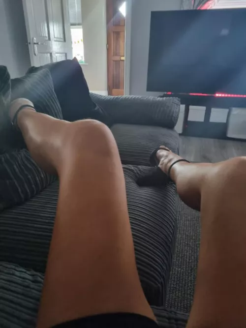 Relaxing at home for the party guests to arrive. Can't wait