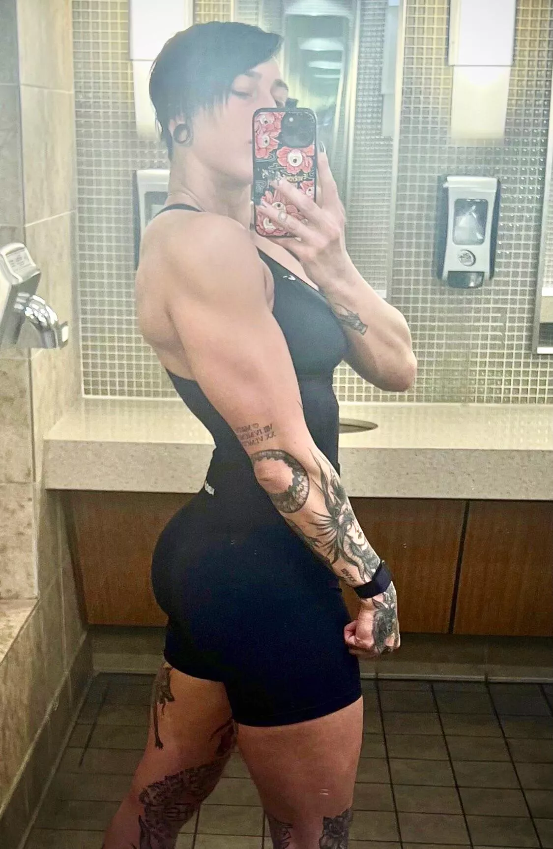 Rhea Ripley 🍑