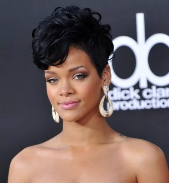 Rihanna age 18, cmon mane......