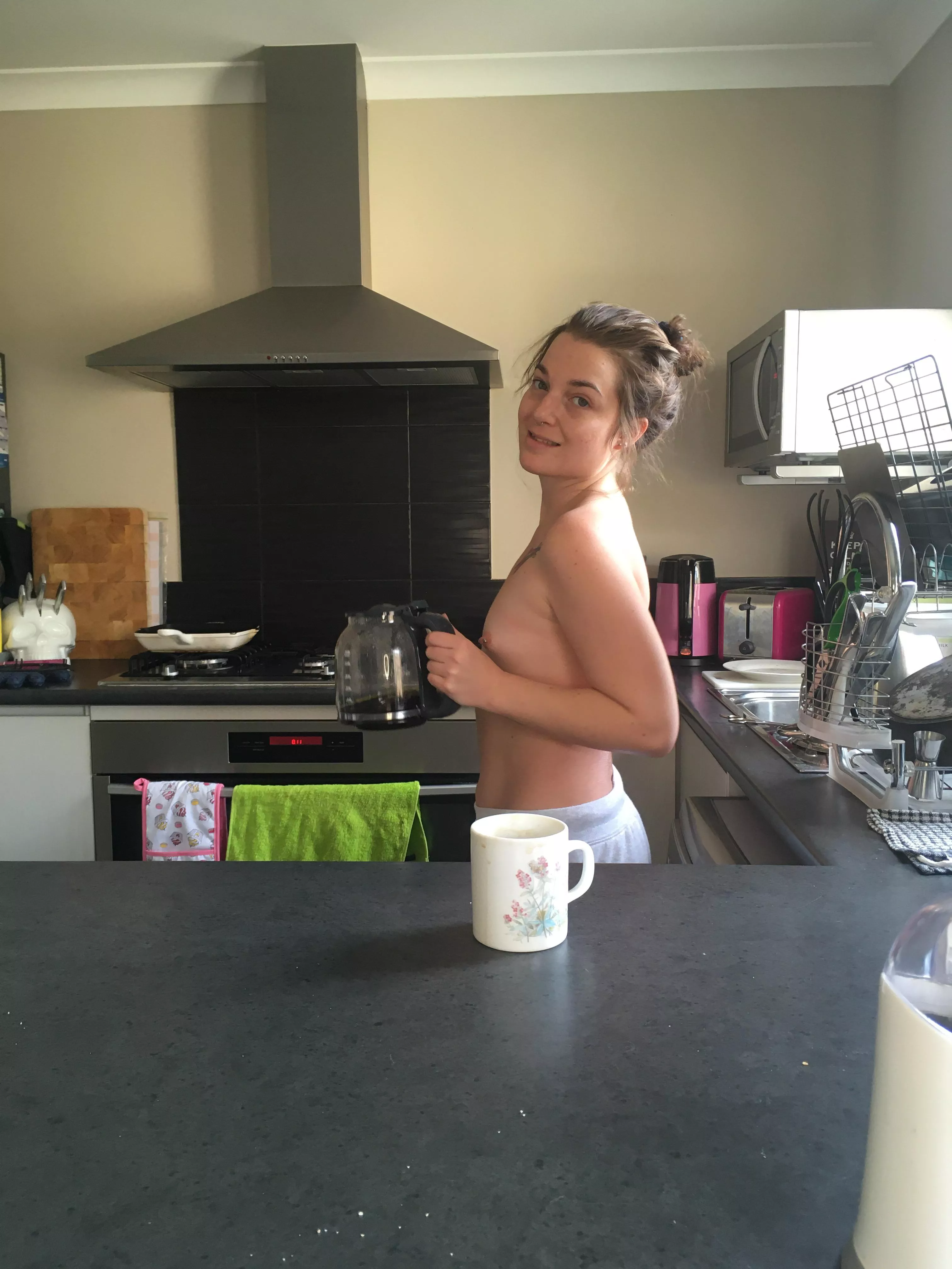 Rise and shine w a steamy cuppa Juni this Monday [F] Aussie