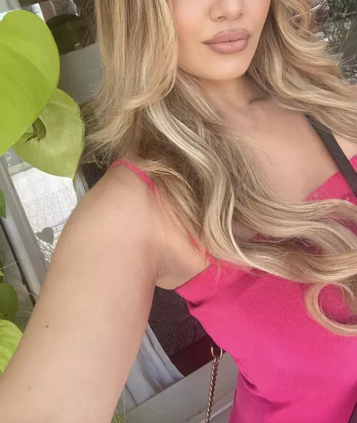 Rocking the stubble out on the town. Who wants to sniff ?