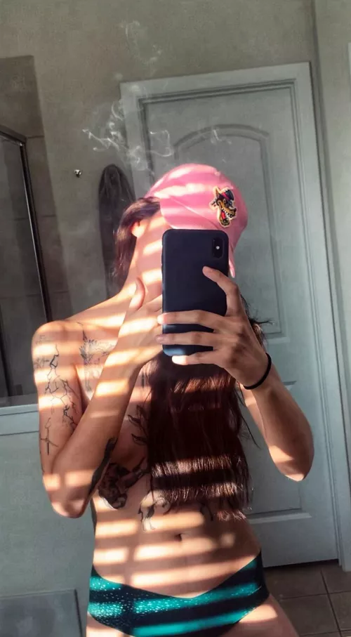 Roomies are gone, time to get baked inside 🤤🍃