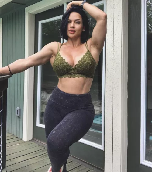 @roxyqueflexx lately she’s been looking incredible.