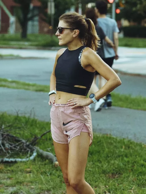 Runner girl crop