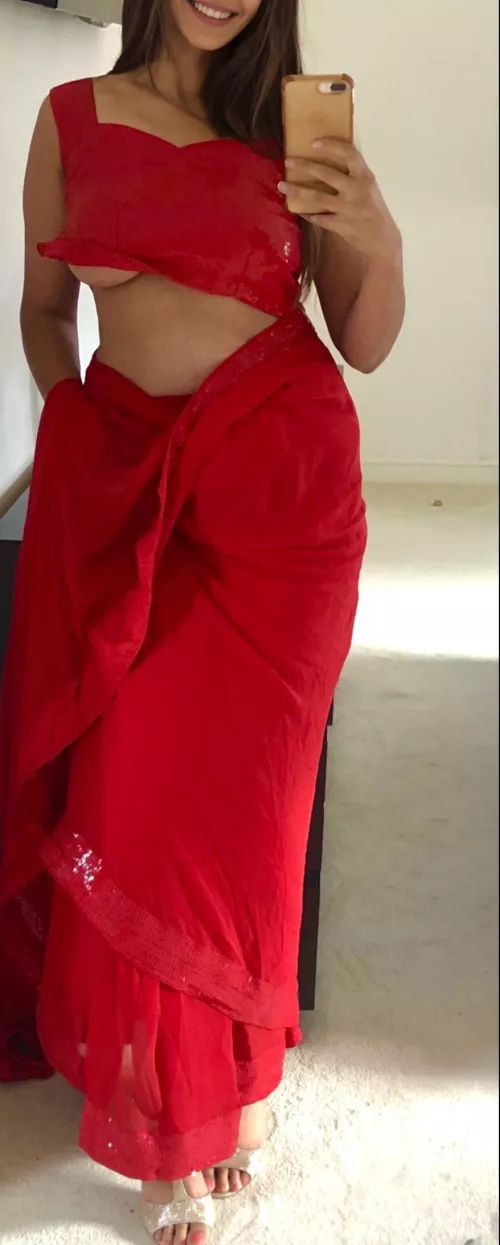 Sari underboob should be a new trend...😉 British Punjabi Indian