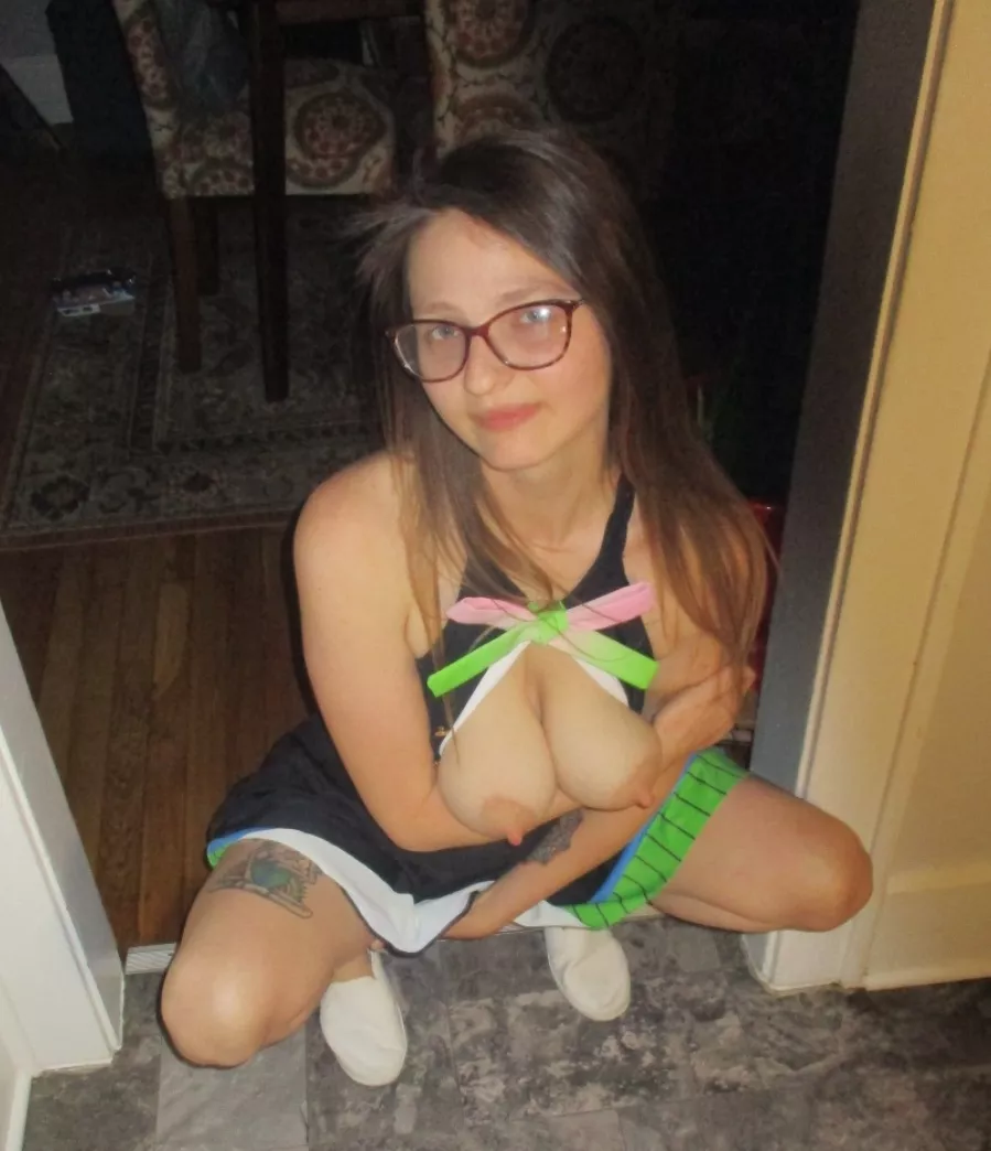 School girl next door. 😚 Very responsive and daily posts. Videos and custom content available. Come say hi. 🥰😋 School girl next door. 😚 Very responsive and daily posts. Videos and custom content available. Come say hi. 🥰😋