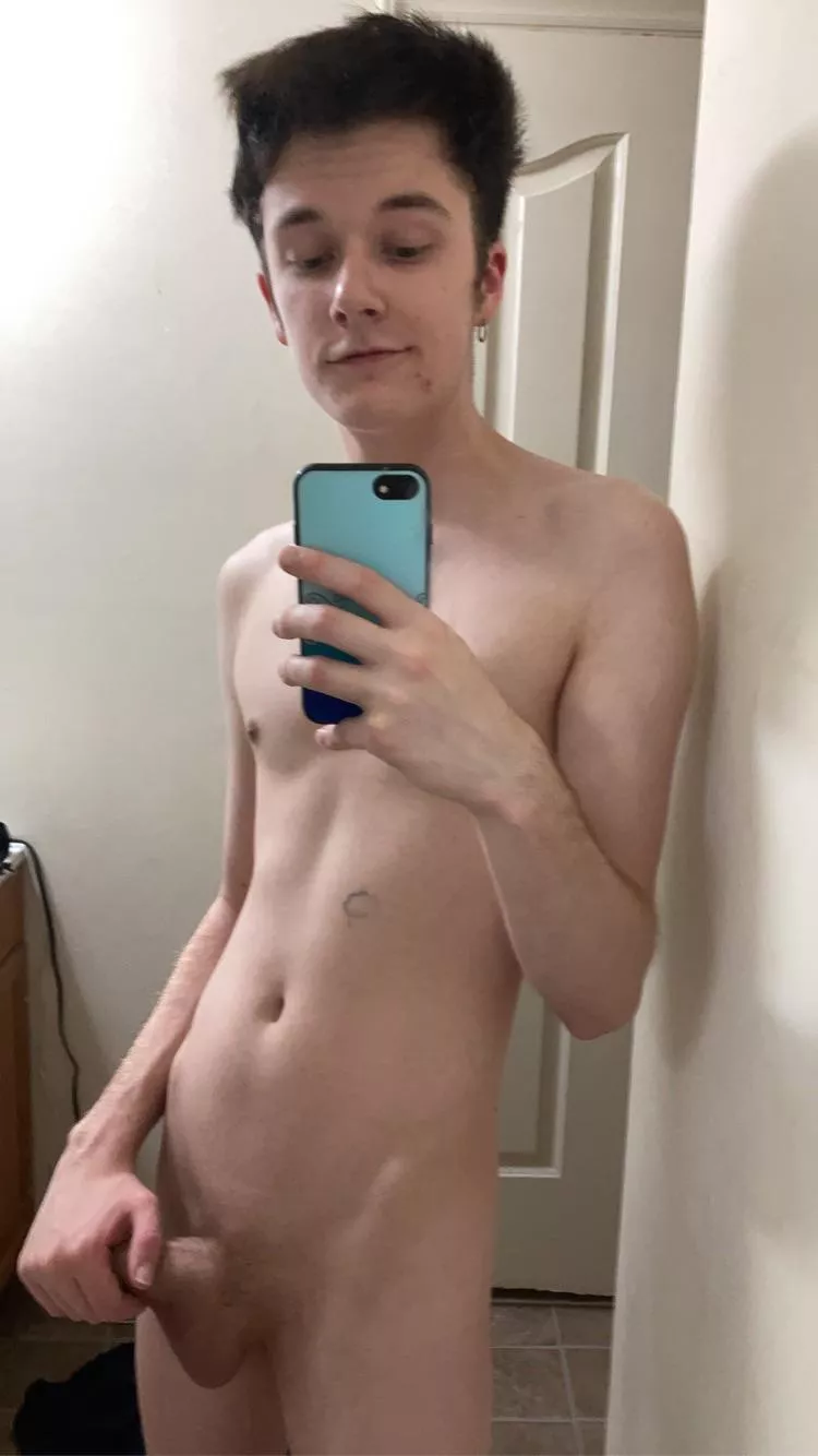 Seems like the only guys that do well have abs and big cocks🤷🏻‍♂️