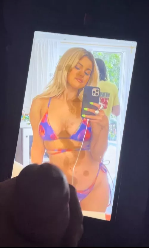 Selena Gomez a goddess😩💦💦