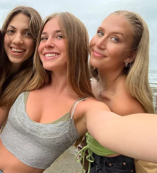 Selfie ladies