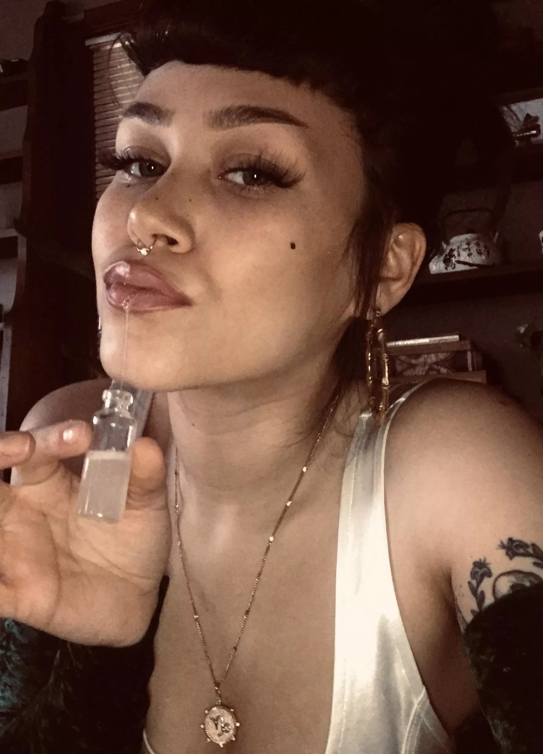 ✨selling✨ 20ml spit vials . Dm the goddess for purchase inquiries