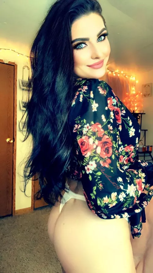 [Selling] 🌷 Are you ready for your new addiction? 🌷 Let’s get a panty started! Like this: Peach Ruffle Thong 🌷Menu & Spring Specials are pinned to my page! 🌷