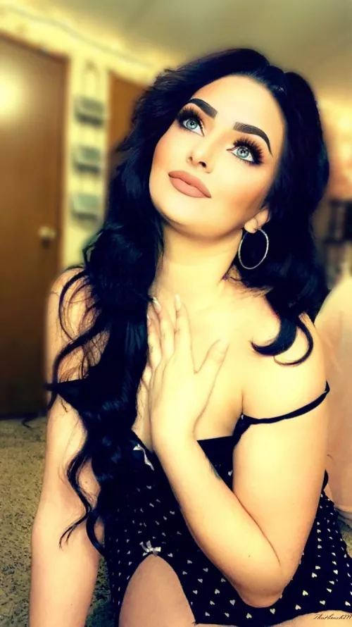 [Selling] Are you wondering what you’re missing in your life? Me! 🖤 I have lots of goodies. Panties, Worn items, Sexting, Pics/Vids, GFE & much more! Check me out babe 🖤