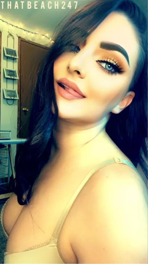 [Selling] 🌻 Can you handle this sexy MILF? 🌻 Panties & other Wearables. Content, Sexting, GFE, Vials, Candy & more. Menu & Specials are pinned to my page 🌻